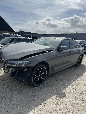 Damaged car BMW 5-serie 5301 high Executive Edition 2020/1