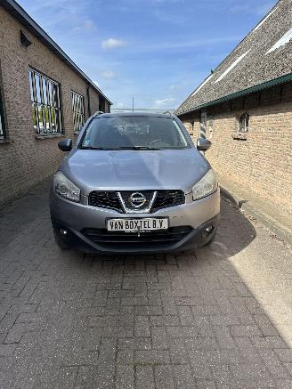 Damaged car Nissan Qashqai  2011/12
