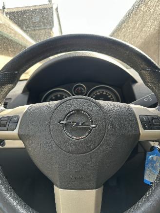 Schadeauto Opel Astra TWIN TOP 2006/9