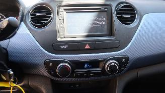 Hyundai  Hyundai i10 1.0i Go! picture 11