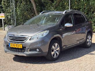 Schadeauto Peugeot 2008 1.2 VTi Acces. TREKHAAK | KLIMA | NAVI | CRUISE CONTROL. 2013/12