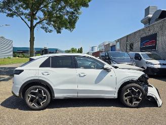 damaged passenger cars Volkswagen T-Roc R-Line 1.5eTSI IQ-Light Drive-Mode Camera Virtual Keyless Sfeerverl. Trekhaak 110KW/150PK 2026/2
