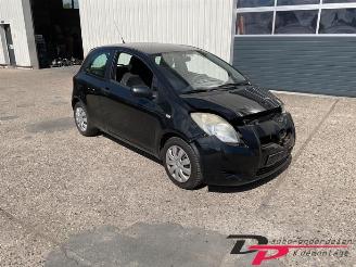 Coche siniestrado Toyota Yaris Yaris II (P9), Hatchback, 2005 / 2014 1.3 16V VVT-i 2007/6