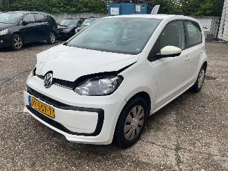 Damaged car Volkswagen Up! Airco 2017/1