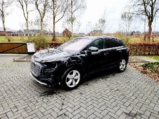 krockskadad bil auto Audi Q4 Q4 e-tron 45 e-tron Quattro Heatpump Camera Leer VOL!! 2024/6