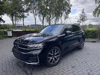 Auto incidentate Volkswagen Touareg Touareg 3.0 TDI 210 kW 4Motion R-Line Trekhaak Camera Luchtvering 4 wiel besturing 2025/2