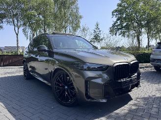 krockskadad bil auto BMW X5 X5 50e xDrive M Sport PANO LUCHTVERING 360 LEDER MATRIX HUD VOL VOL 2024/1