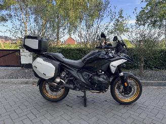 damaged motor cycles BMW R 1300 GS BMW BMW R 1300 GS TRIPLE BLACK AKRAPOVIC AUTOMATIC VOL VOL 2024/8
