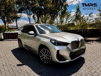 krockskadad bil auto BMW iX1 MW iX1 20 eDrive M Sport  Ambiance Leder Camera Trekhaak 2025/7