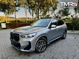 Schadeauto BMW iX1 iX1 30 xDrive M Sport PANO HUD Frozen-Grey VOLL 2023/4