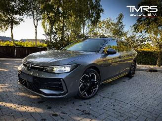 Unfallwagen Volkswagen Passat Passat Variant 2.0 TDI 110 kW 3x R-line PANO HUD 2025/10