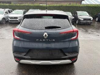 Vaurioauto  passenger cars Renault Captur  2024/3