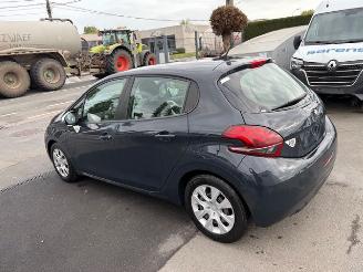 Peugeot 208  picture 4