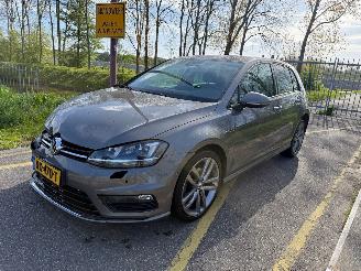 Auto incidentate Volkswagen Golf 1.4 TSI Connected Series Automaat 2016/9