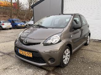 uszkodzony samochody osobowe Toyota Aygo 1.0 VVT-i Now Airco NAP! 2013/1
