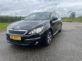 Unfallwagen Peugeot 308 1.2 PureTech Blue Lease Executive  PANORAMADAK 2015/12