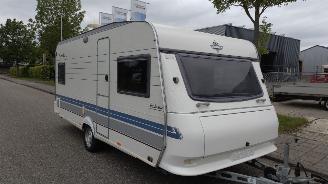 skadebil caravan Hobby Premium 495 Exclusive Mooie indeling geen schade van particulier met voortent 1998/1