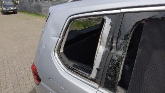 Volkswagen Touran 1.6TDI Autom Higline 7p Pano Trekh Clima Cruise Supermooie auto! picture 11