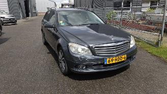 damaged passenger cars Mercedes C-klasse 200 Kombi Elegance nette goed rijdende auto weinig schade! 2008/1