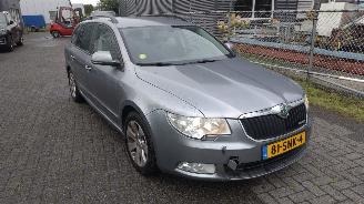 Unfallwagen Skoda Superb 1.6 Tdi nette auto geen schade koppeling versleten 2011/1