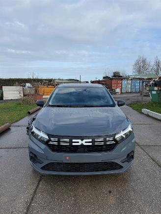 Vaurioauto  passenger cars Dacia Sandero  2025/3