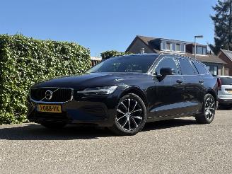 Coche accidentado Volvo V-60 2.0 V60 Momentum Advantage AUTOMAAT 174PK 2020/10