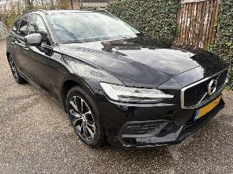 skadebil auto Volvo V-60 2.0 V60 Momentum Advantage AUTOMAAT 174PK 2020/10