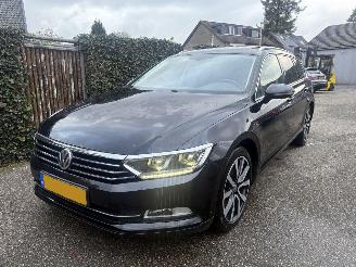 Vaurioauto  passenger cars Volkswagen Passat 1.4 TSI SPORT PANORAMA AUTOMAAT 150PK 2017/5
