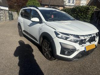 Vaurioauto  passenger cars Dacia Jogger 1.0 TCe 100 ECO-G Expression 7 persoons 2025/4