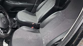 Toyota Aygo 1.0 12V VVT-i Hatchback  Benzine 998cc 53kW (72pk) FWD 2018-03 (KGB40) 1KRFE picture 15