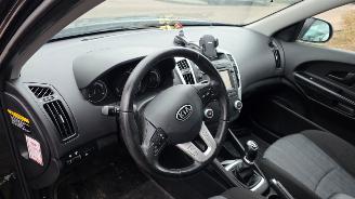 Kia Cee d 1.4 CVVT 16V Hatchback 4Dr Benzine 1.396cc 66kW (90pk) FWD 2009-09/2012-12 (EDB5PB; EDB5PD; EDB5PE) G4FA5 picture 14