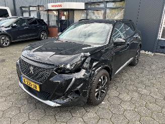 Schadeauto Peugeot 2008 1.2 PureTech Allure Automaat 2020/12