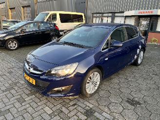Schadeauto Opel Astra 1.4 Tubo Design Edition 2014/4