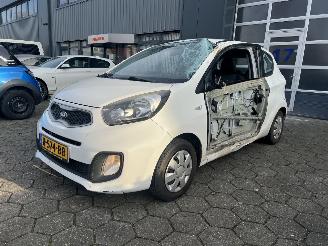 Schadeauto Kia Picanto 1.0 CVVT Economy Line 2013/11