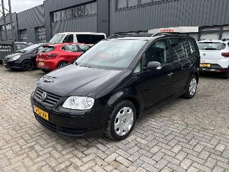 Unfallwagen Volkswagen Touran 1.6 16V FSI Business 2006/2