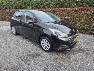 Vaurioauto  passenger cars Peugeot 208  2018/3