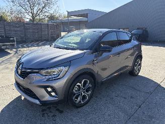Unfallwagen Renault Captur 1.6i - 16V SCE 145 E-TECH 2024/4