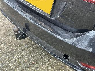 Volkswagen Golf 2.0TDI R-Line picture 11