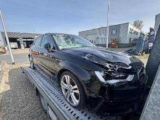 Schadeauto Audi A3 1.6TDI 3x S-line 2013/6