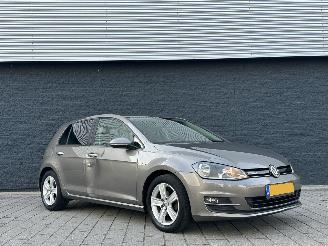 krockskadad bil auto Volkswagen Golf 1.0 TSI HighLine 2017/1