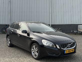 Schadeauto Volvo V-60 Volvo V60 2.0T Summum Automaat 2011/4