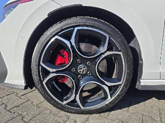 Schadeauto Volkswagen Golf GTI 195 kW PANORAMA IQ LED 2024/10