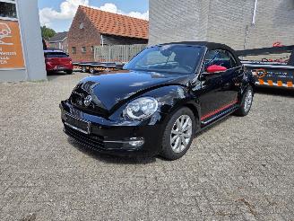 damaged passenger cars Volkswagen Beetle 1.2 TSI CLUB 1e EIGENAAR  LICHTE PLAATSCHADE WEL AIRBAGS ER UIT ZEER WEINIG KILOMETERS 62684KM 2015/6