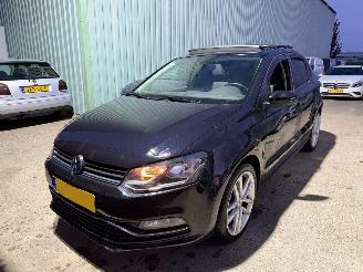krockskadad bil auto Volkswagen Polo 1.2 TSI Highline Pano Stoelverwarming 2014/9