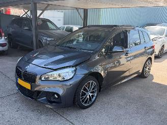 skadebil auto BMW 2-serie 220i M PERFORMANCE PANO XENON 7 PERSOONS 2016/11