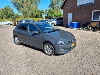 Damaged car Volkswagen Polo 1.0 tsi higline   navi clima  70kw 2018/7