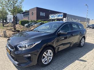 Damaged car Kia Ceed 1.0 TURBO DYNAMMICLINE RIJDBAAR BOUWJAAR 2019 6700 EURO VAST 2019/10