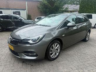 Coche accidentado Opel Astra SPORTS ELEGANCE 1.2 LUXE UITVOERING LEDER NAVI KEYLES STOELVERWARMING 2020/11
