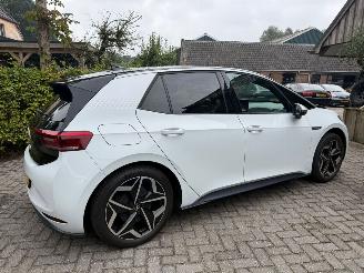 Coche accidentado Volkswagen ID.3 FIRST PLUS 58KWH NL AUTO 2020/12