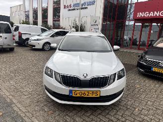 Schadeauto Skoda Octavia 1.6 TDI GREENTECH CL 2019/11